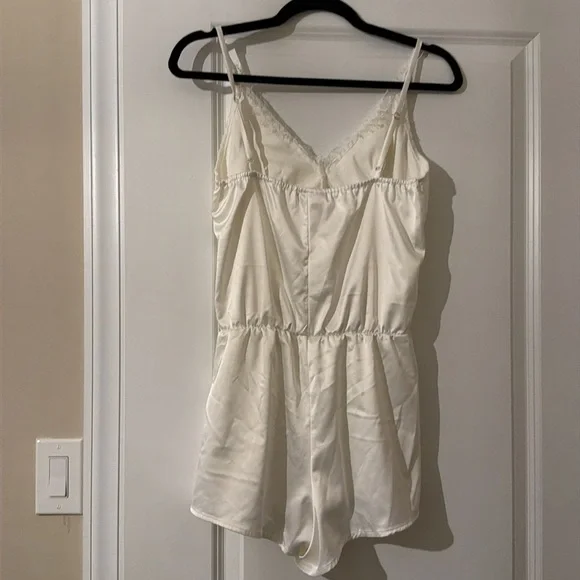 12th Tribe White Lace Bridal Robe & Lulus Jumpsuit Pajama Set - Picture 8 of 9